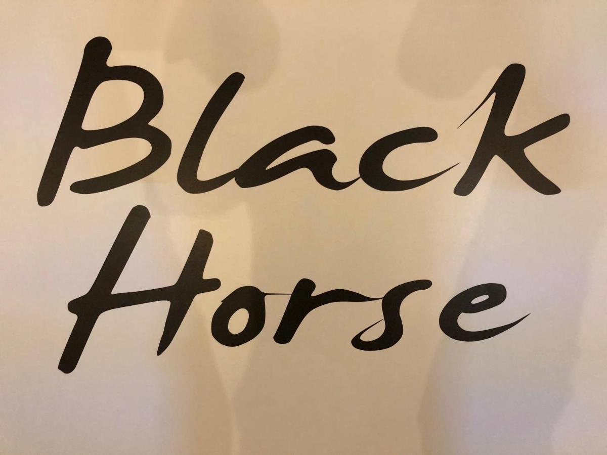 ホテル Black Horse ピーターバラ エクステリア 写真